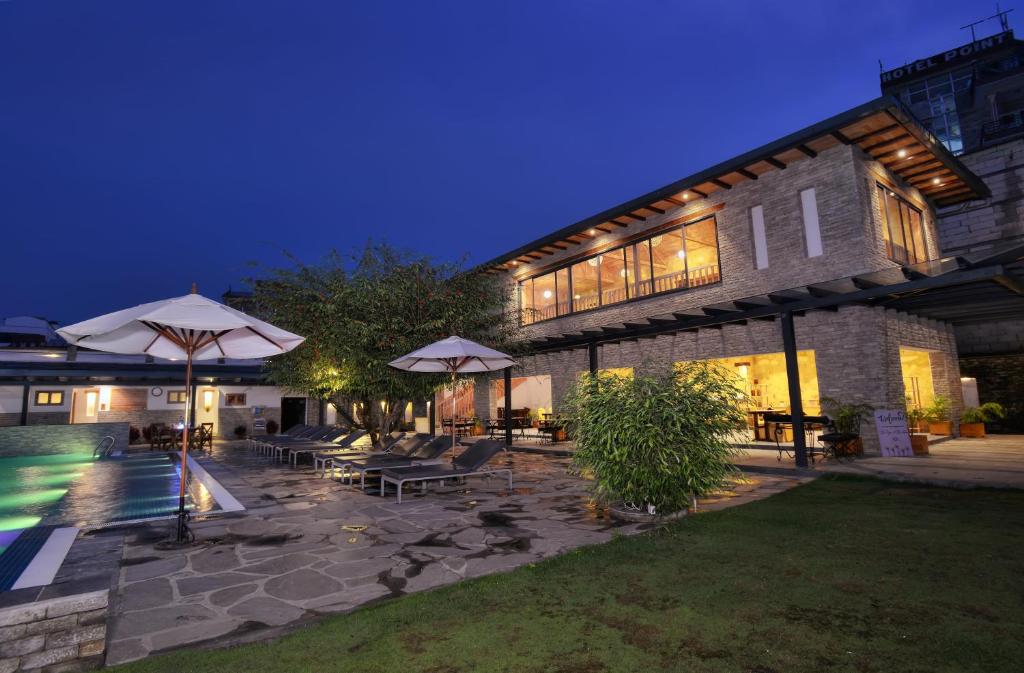Hotel Barahi Lakeside